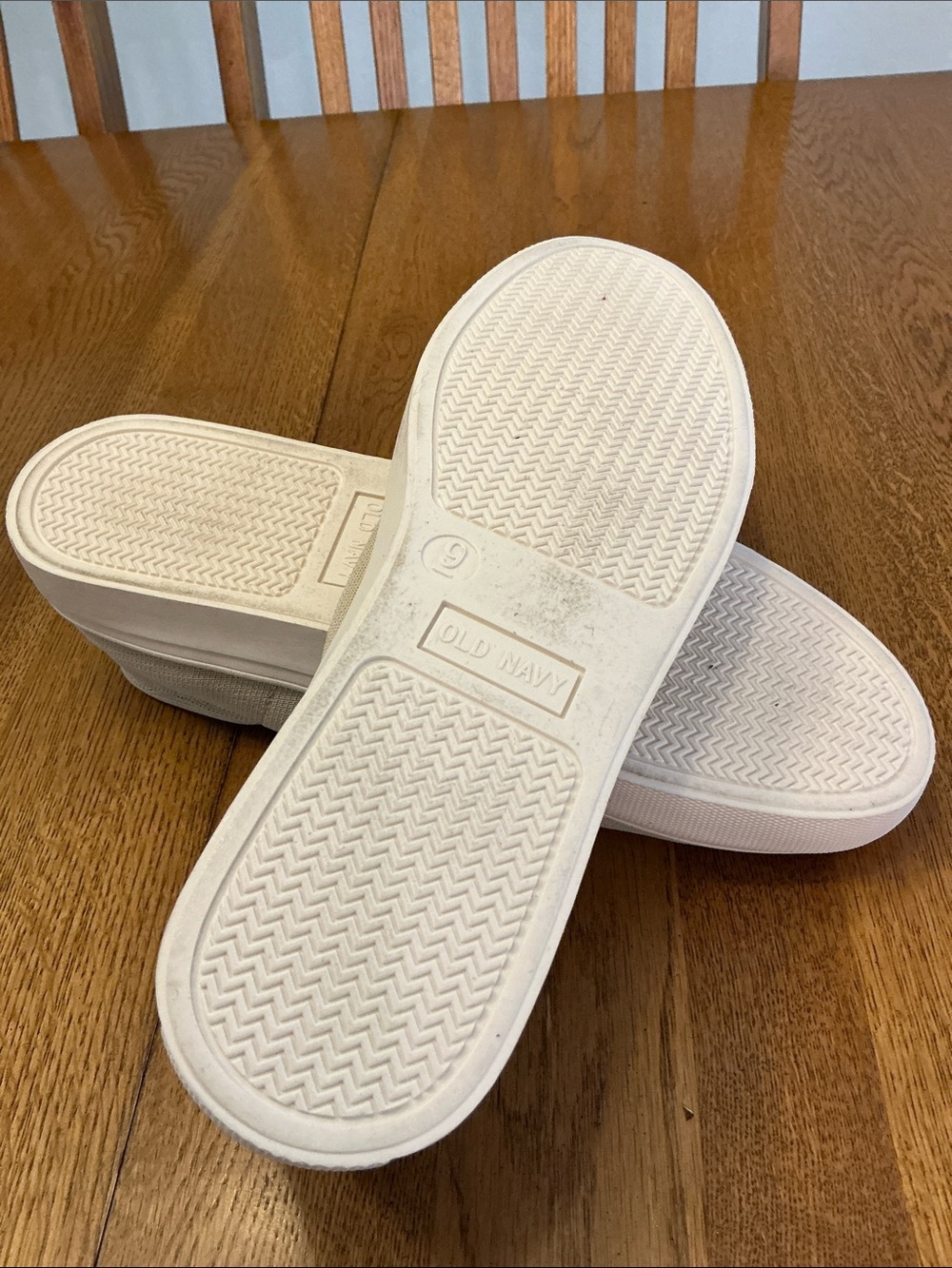 Woman’s Old Navy white slip on knit sneaker. Size 9. NWT! Never worn! - Picture 6 of 8